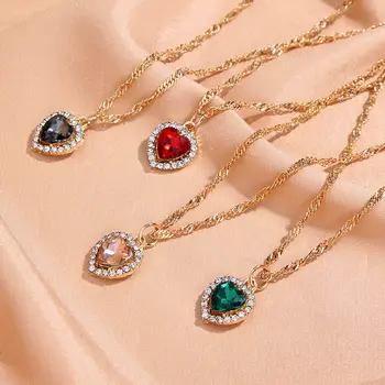 

Flatfoosie Shiny Heart Crystal Pendant Necklace for Women Exquisite Gold Silver Color Twist Chain Necklace Fashion Jewelry Gift