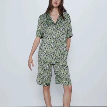 

NEW women ASYMMETRIC FLORAL PRINT BLOUSE GREEN Flowing blouse lapel collar short sleeves Asymmetric hem with back vent