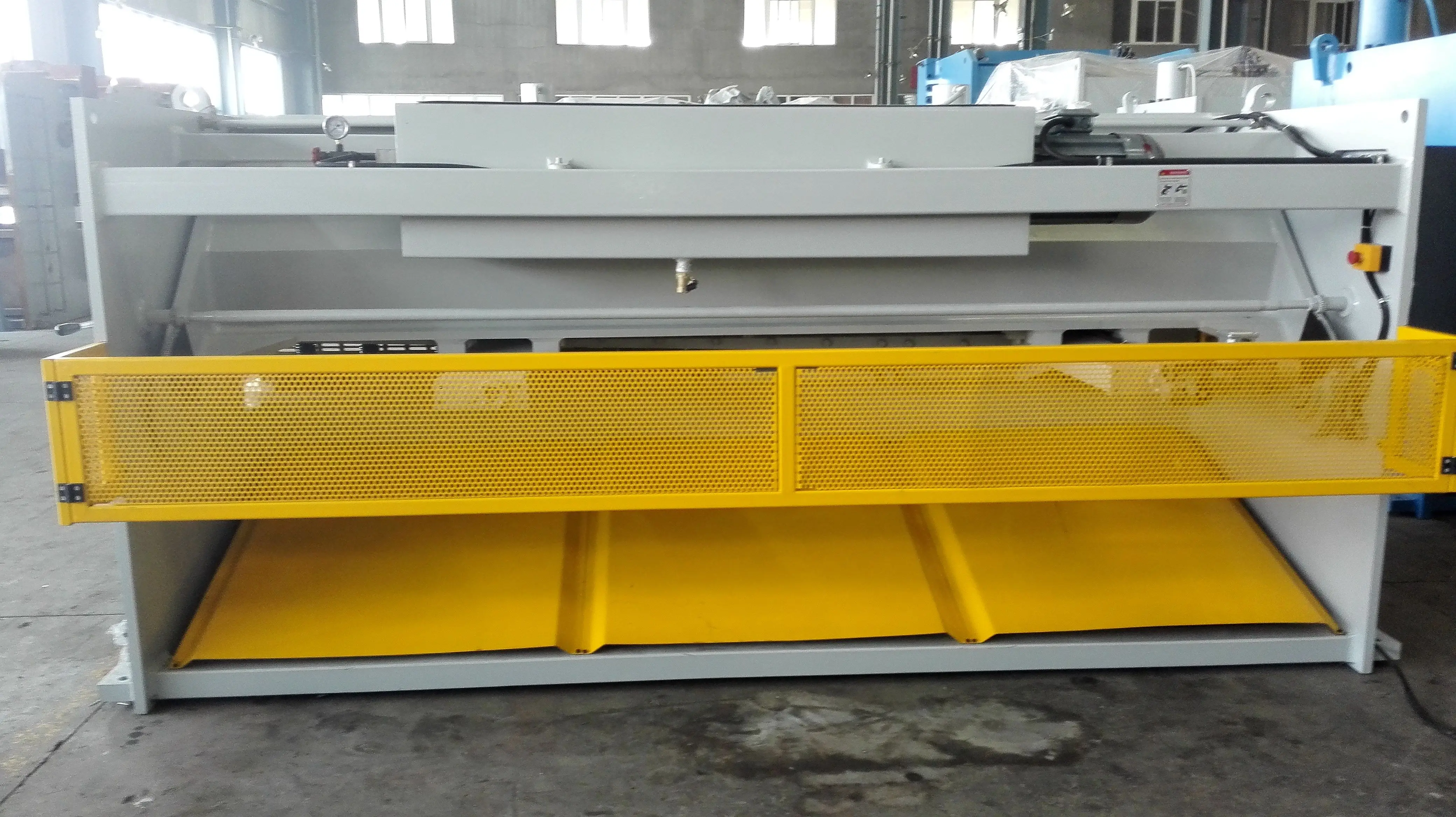 Горячая QC12K cnc E21S система с гидравлическим Резаком машина для 8 мм металлического листа
