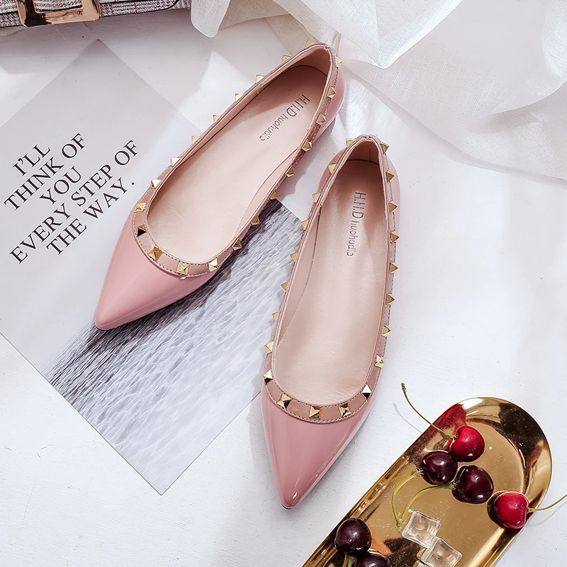 

Popular hot sale spring autumn must-have retro rivet decoration shallow mouth pointed flat shoes women lightweight wild W38-80