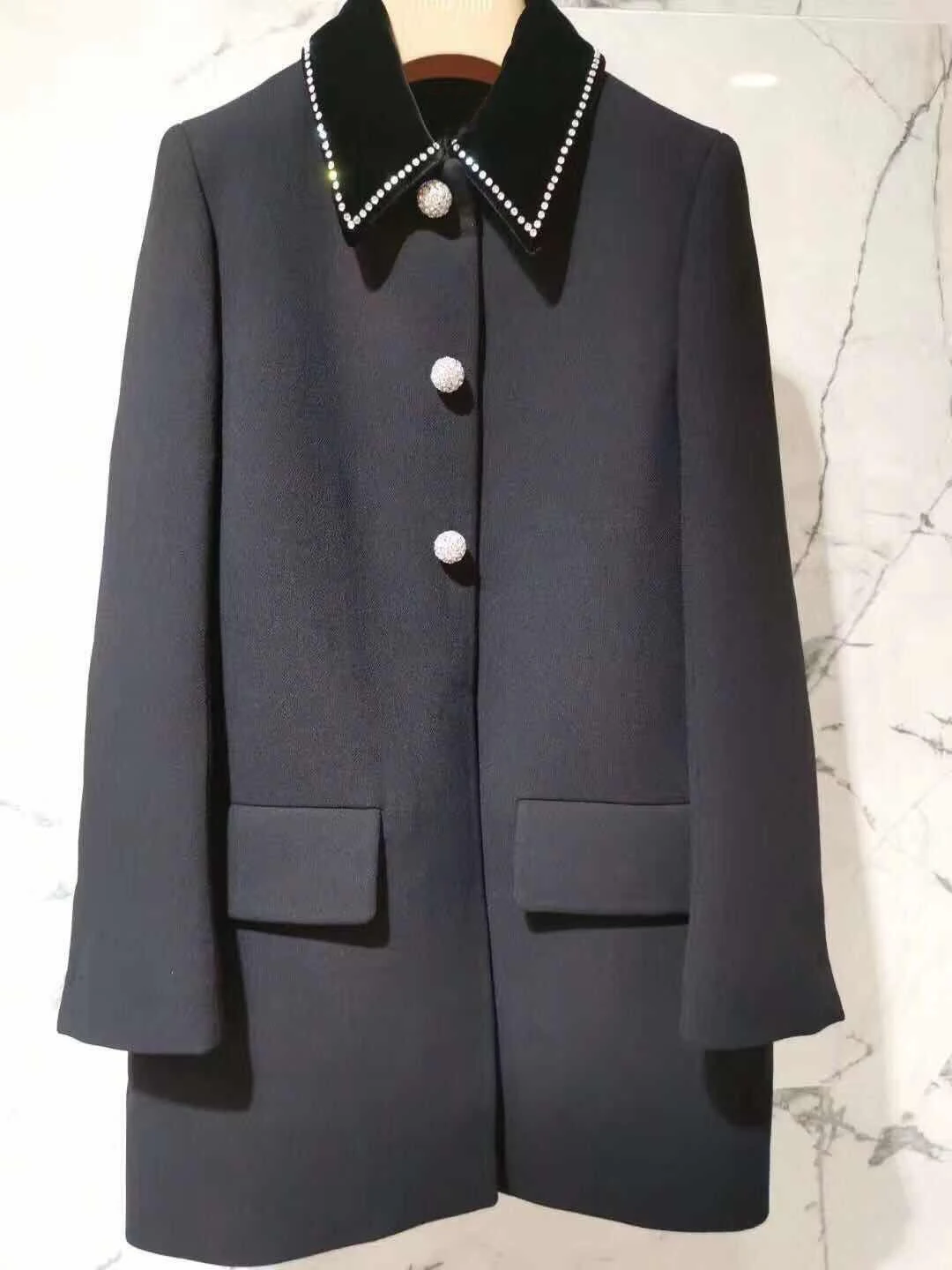 

2019 new ladies high quality fashion long-sleeved lapel solid color handmade nail drill button coat 0912