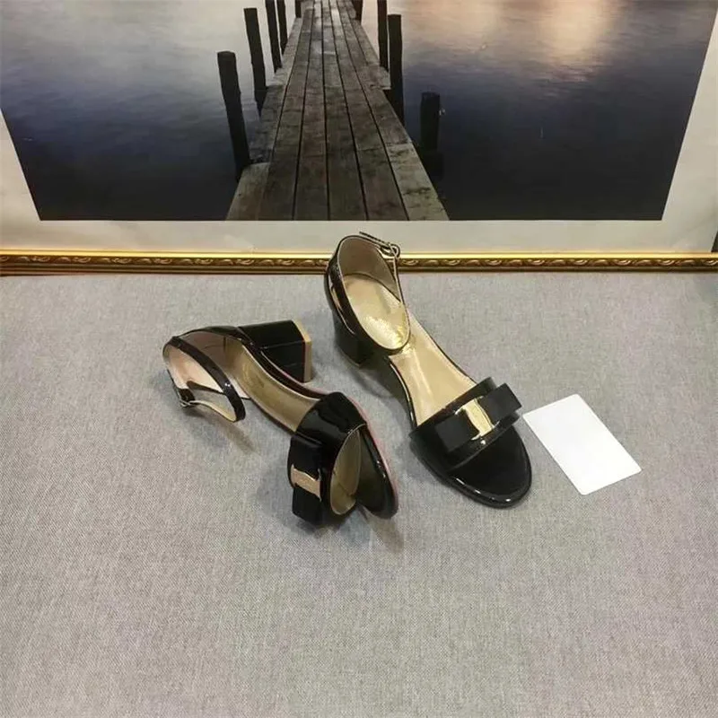 Женские босоножки; женская обувь; chaussures femme; женская обувь на высоком каблуке с пряжкой; модная летняя обувь с металлическими украшениями; zapatos De Mujer