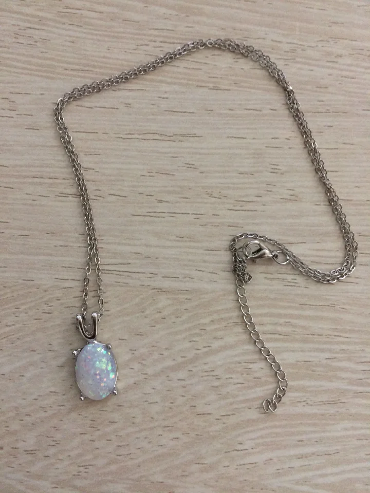 かわいい女性ネックレスヴィンテージホワイト模造オパールペンダント 
