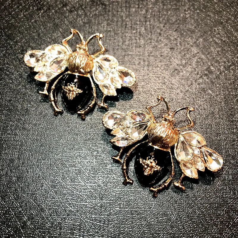 

New Trendy Retro Wind Design Bee Earrings Women Top rhinestone Enamel Stud Earrings Animal Earings Jewelry Z076