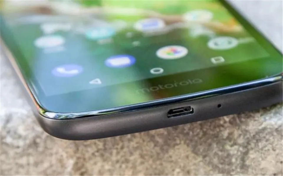 Motorola MOTO E5 Play мобильный телефон 5,2 дюймов Android 8,0 Qualcomm четырехъядерный телефон 8.0MP 4G LTE wifi fm-радио смартфон