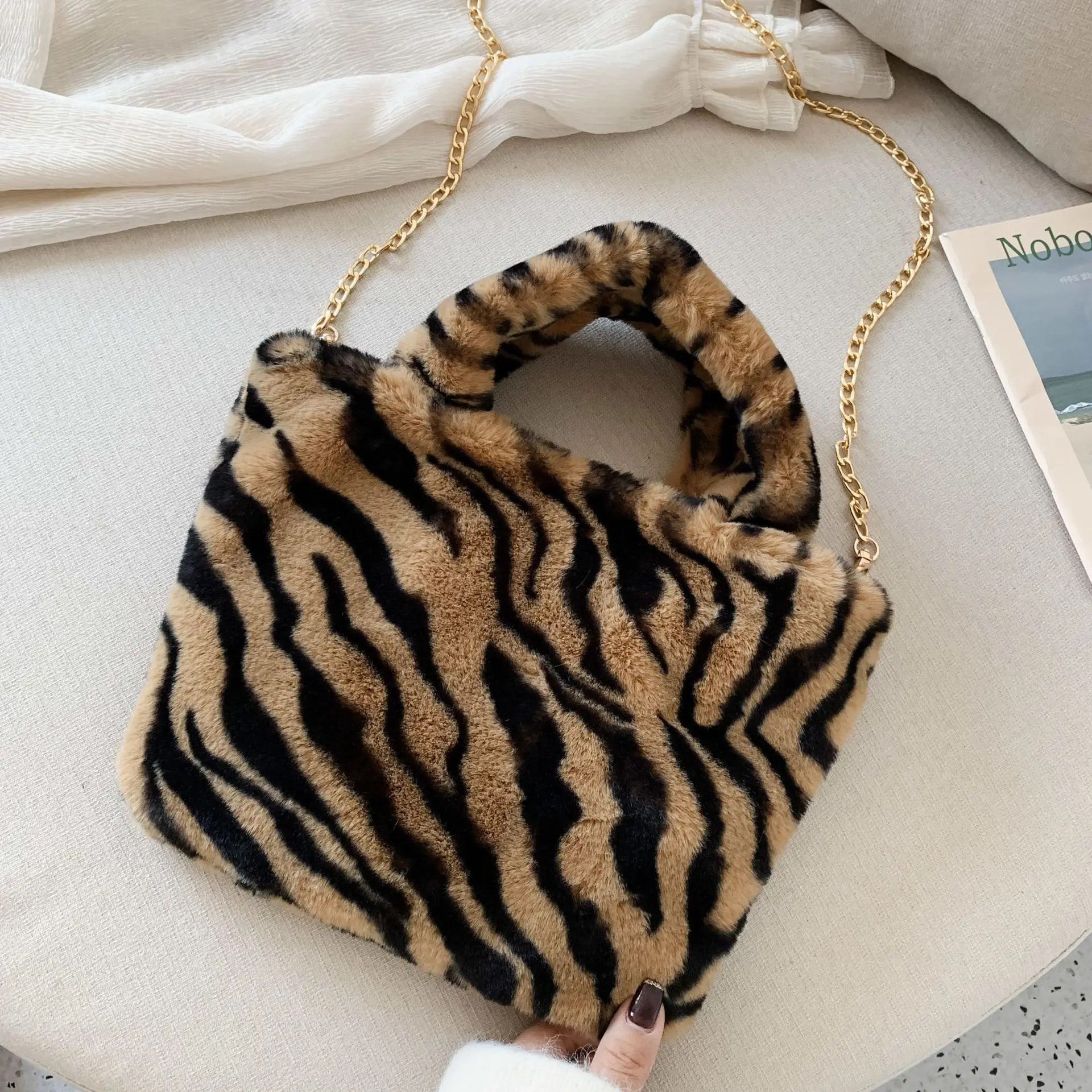 Зимние плюшевые женские сумки на плечо с мягкой цепочкой, Зебра, леопард, меховая сумка, женские сумки через плечо, Дамский клатч, Portefeuille Femme - Цвет: Zebra kahki