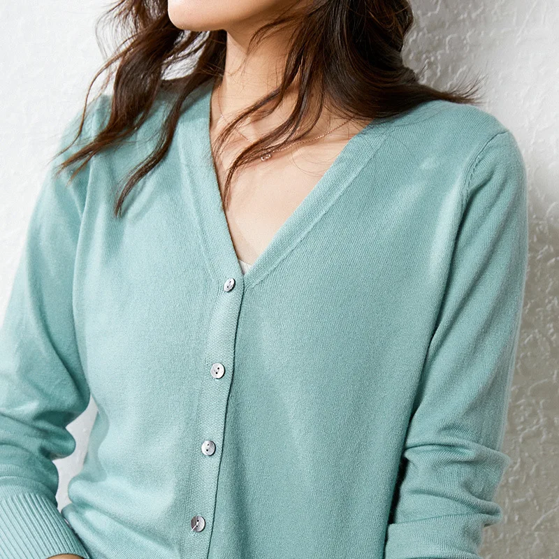 New Cashmere Cardigan Women's V-Neck Loose Korean Joker Short Sweater Knitted Cardigan Jacket for Fall/Winter 2019 New Cashmere Cardigan Women's V-Neck Loose Korean Joker Short Sweater Knitted Cardigan Jacket for Fall/Winter 2019