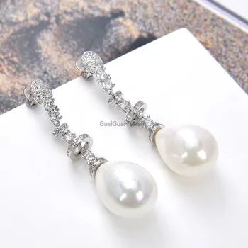 

GuaiGuai Jewelry Teardrop White Sea Shell Pearl White Golden Plated Earrings