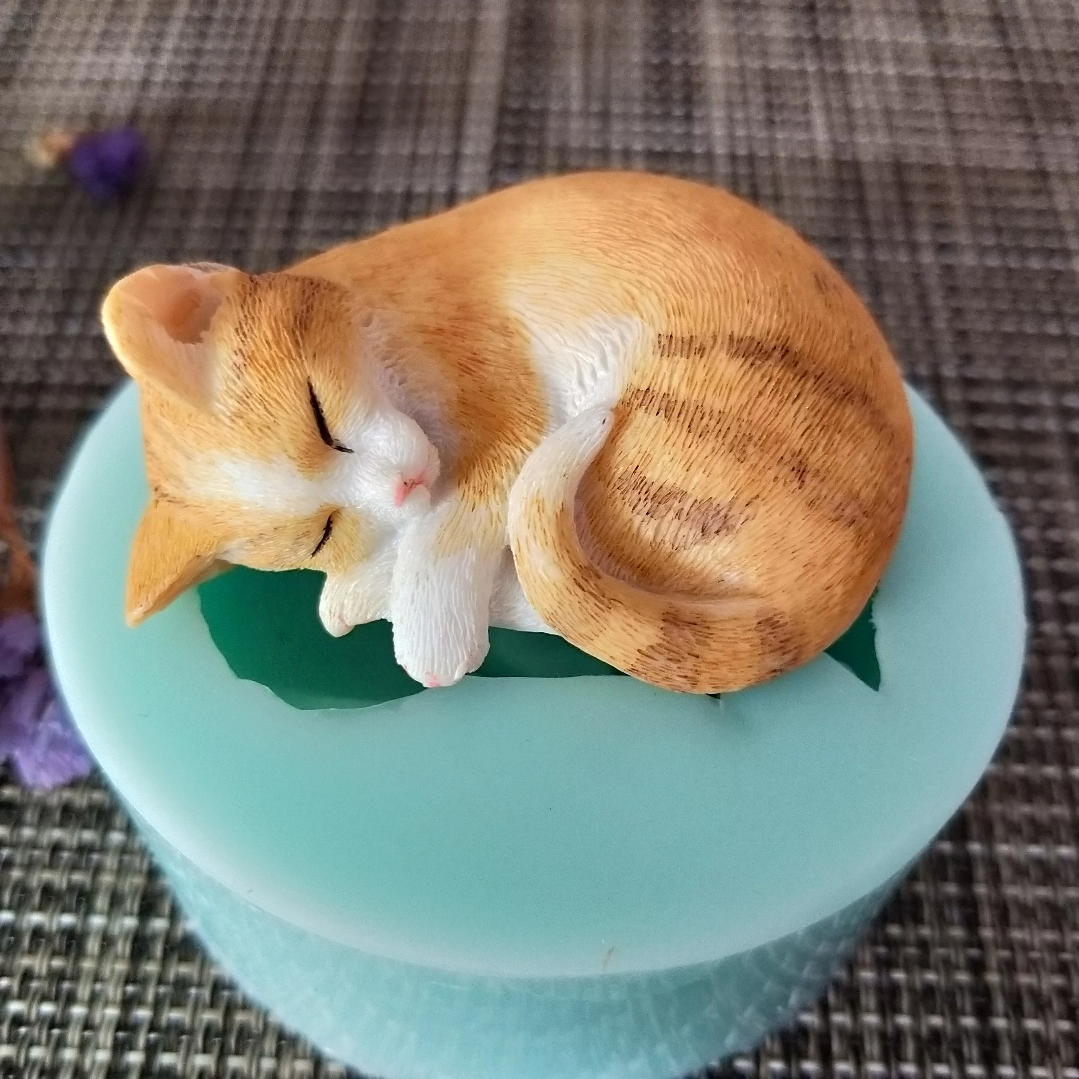 Latex Mould for making this lovely sleeping cat 