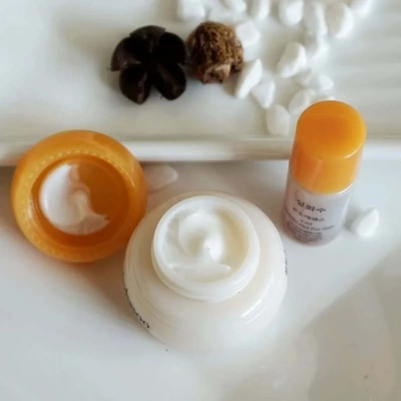 Корейская косметика SULWHASOO анти лечение от прыщей отбеливание увлажняющий крем