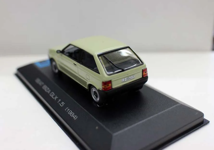 IX O 1:43 SEAT IBIZA GLX 1984 бутик сплава автомобиля игрушки для детей Детские игрушки модель подарок оригинальная коробка