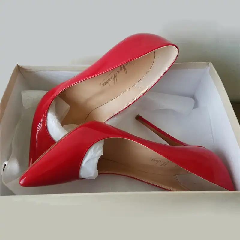 red pumps size 5