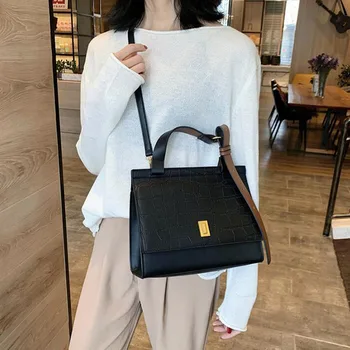 

Fashionable Leisure Simple Texture Women's Bag New Fashionable Retro Casual Small Group Messenger Bag in Summer 2020 handbag