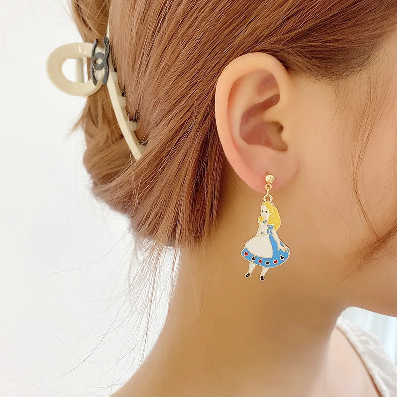 

Fashionable Interest Lovely Cartoon Rabbit Asymmetry Earring Is tasted Festival Tie-In Alice Contracted Joker Earring Women