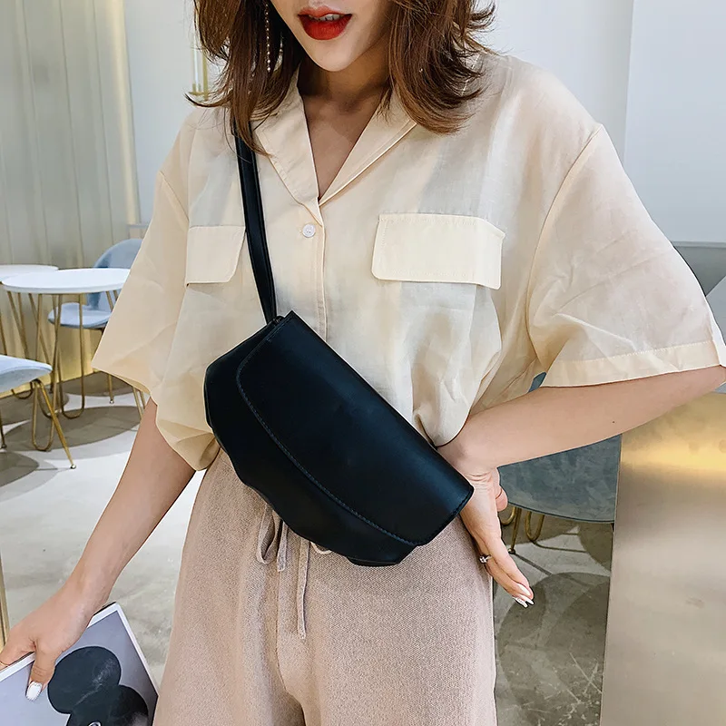 

Baitao women in spring and summer of 2019 new Chaobao Korean version Baitao simple small black bag slanting