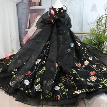 

Handmade Luxury Dog Trailing Dress Pet Clothes 3D Embroidery Flowers Butterfly Black Party Holiday Wedding Photography Show