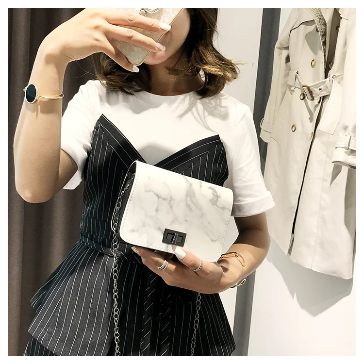 Женская сумка с мраморным узором, сумка на плечо с замком, маленькая квадратная черная белая диагональная дизайнерская сумка через плечо