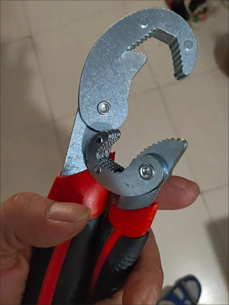 Multifunctional Quickaction Automatic Adjustable Wrench