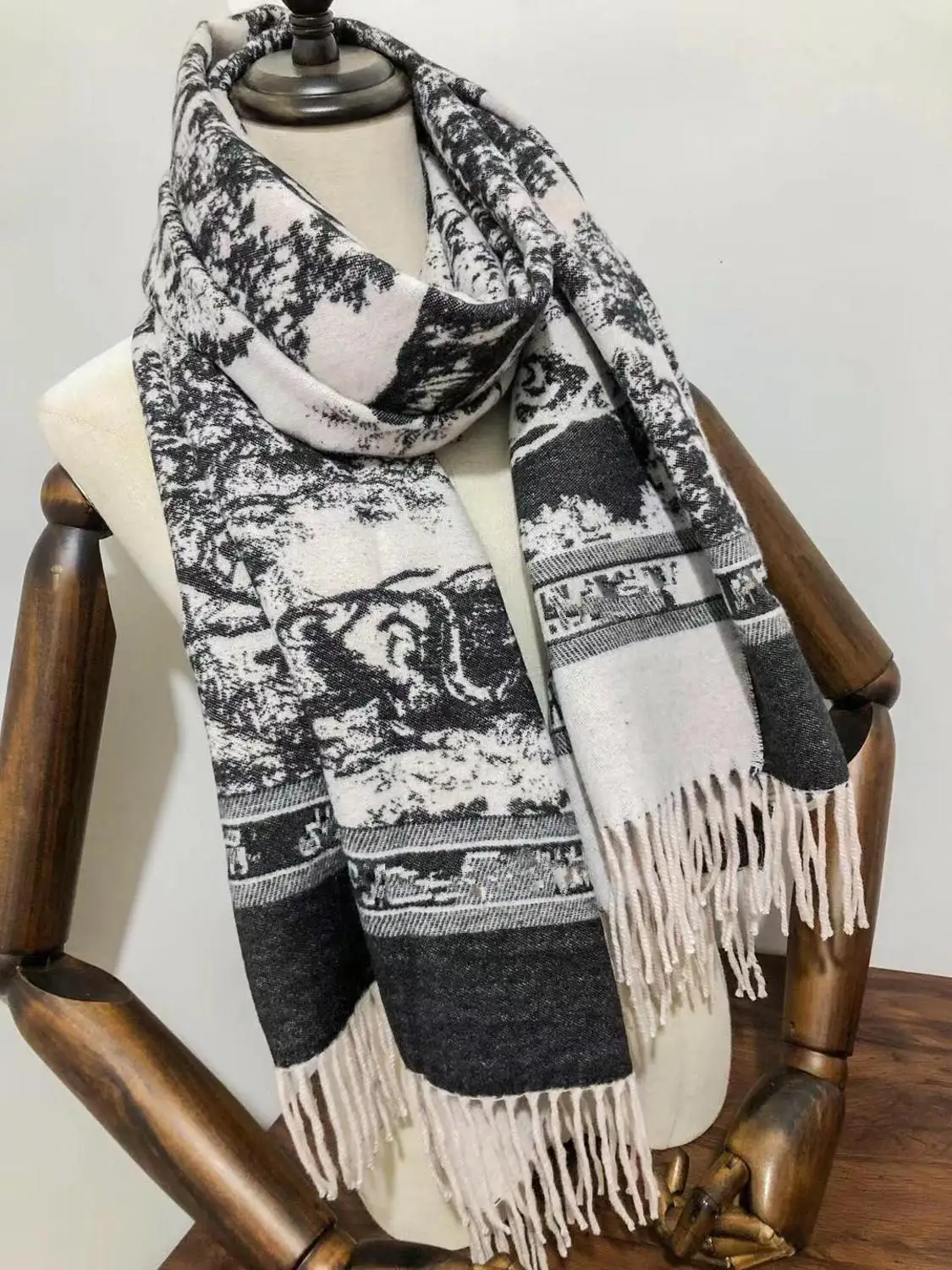 

New Animal Graffiti Printed Cashmere Soft Shawl Warms Both Sides 68138