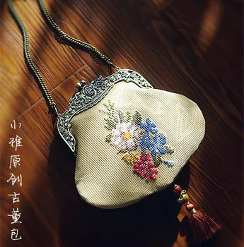 

2020 Angelatracy Floral Embroidery Generous Wool Lolita Women Tassel Diamond Handbag Vintage Tassel Wood Tote Crossbody Bag
