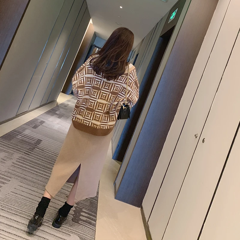 Mishow Winter Causal Vintage Thick Sweater Women VNeck Long sleeve Loose Long Sleeve Plaid Knit Pullover Tops MX19D5629