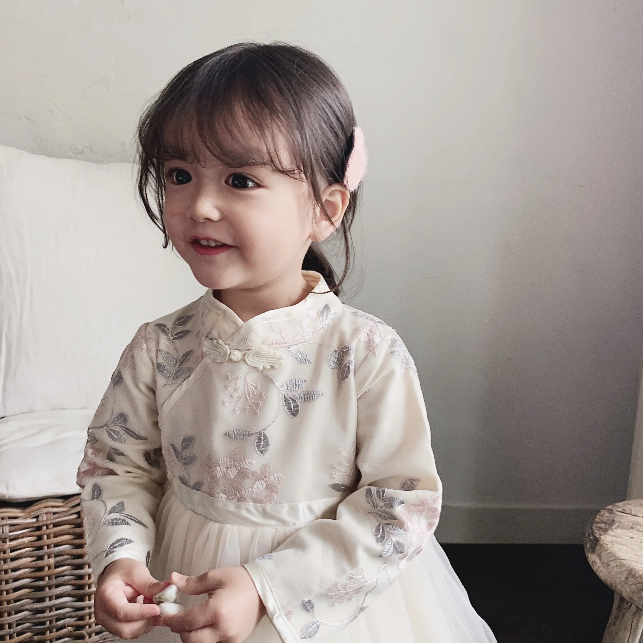 

2019 autumn new baby girls retro collar button embroidery flower stitching gauze princess dress children long sleeve dress