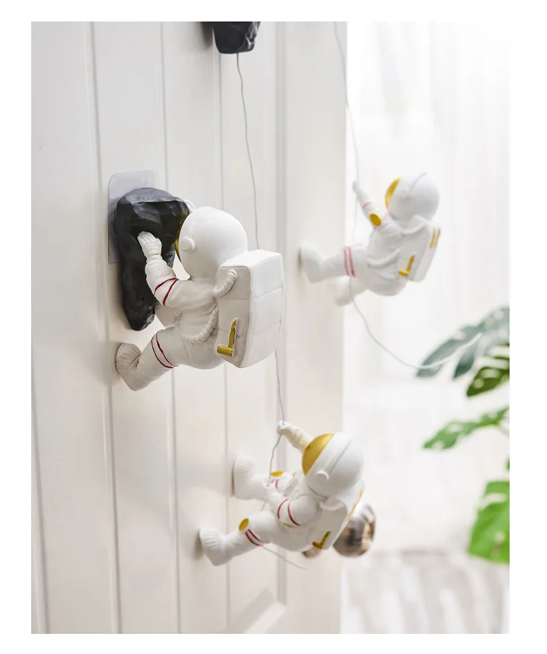 Astronaut themed wall decoration23