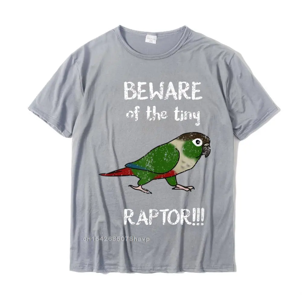 Остерегайтесь крошечного Раптора зеленая Жевательная футболка Conure Birb с попугаем