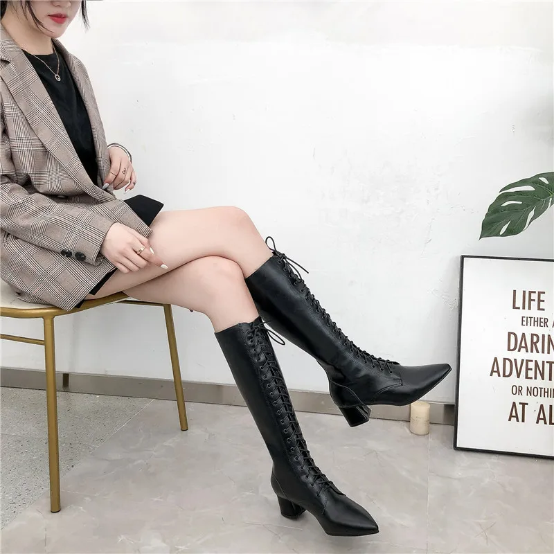 Bootee/Женская обувь года; женские ботинки; Роскошные зимние дизайнерские ботинки на шнуровке; пикантные женские ботфорты на высоком каблуке; модная пикантная обувь в стиле рок