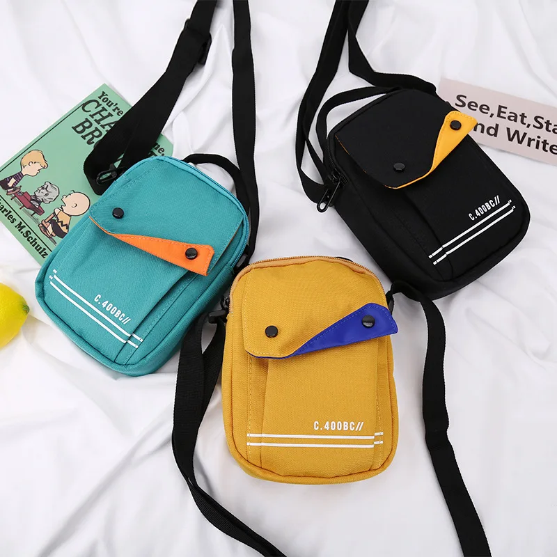 A Korean version of an Instagram canvas one-shoulder-to-shoulder bag for girls in a simple campaign featuring cross-body mobile |