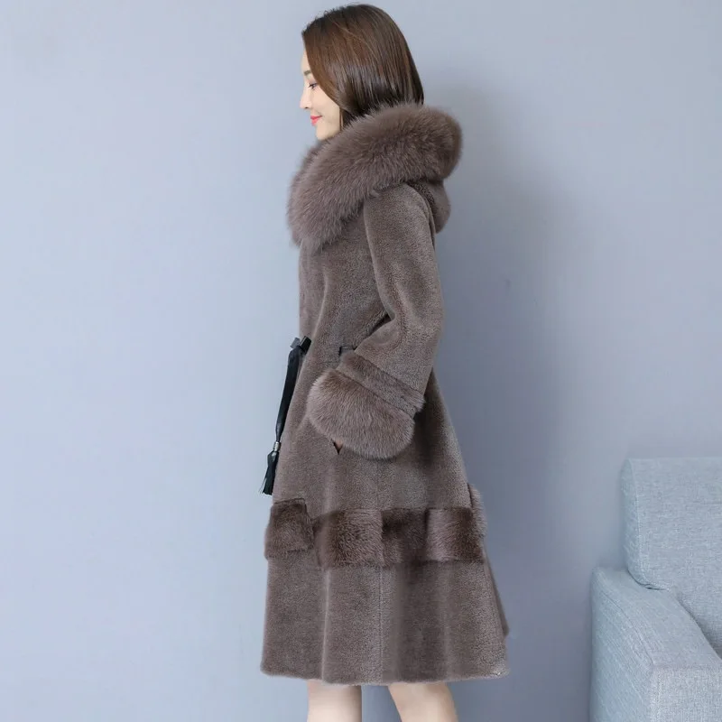 

Sheep-sheared fur coat winter style outfit long fox fur collar hooded mink fur coat women coats and jackets