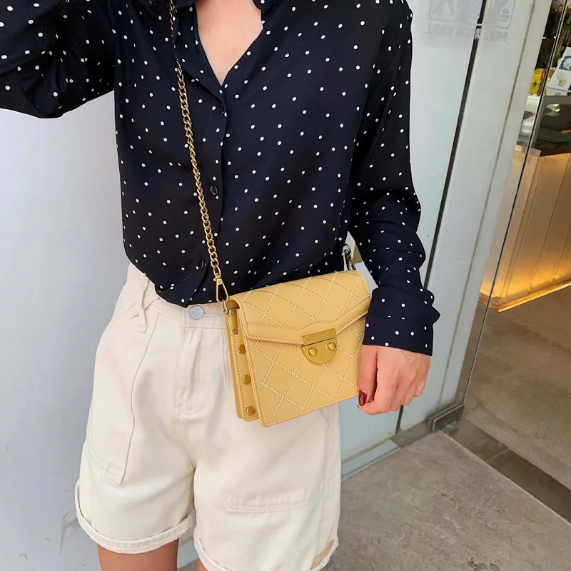 

2019 new retro lock buckle single shoulder oblique bag Korean version chain fashion embroidered thread small square bag