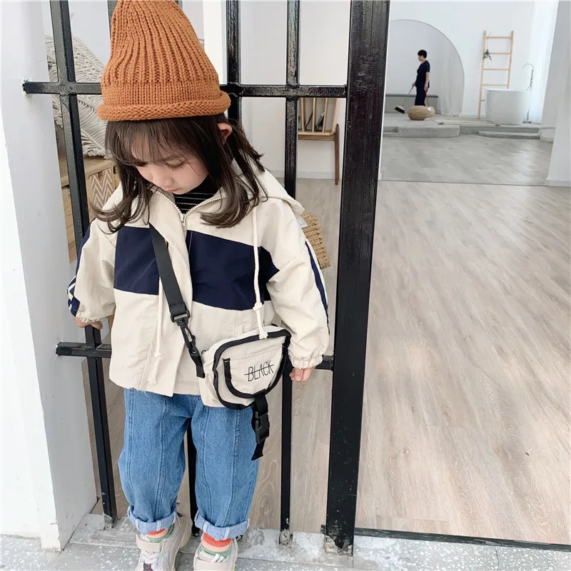 Осенние корейские детские пальто с капюшоном модный Тренч с длинными рукавами для девочек от 2 до 8 лет, лоскутное повседневное пальто для мальчиков детские куртки