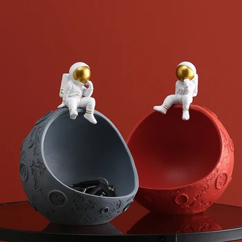 

Nordic Art Resin Astronaut Porch Key Storage Decoration Modern Living Room Office Half Moon Model Dried Fruit Snack Candy Plate