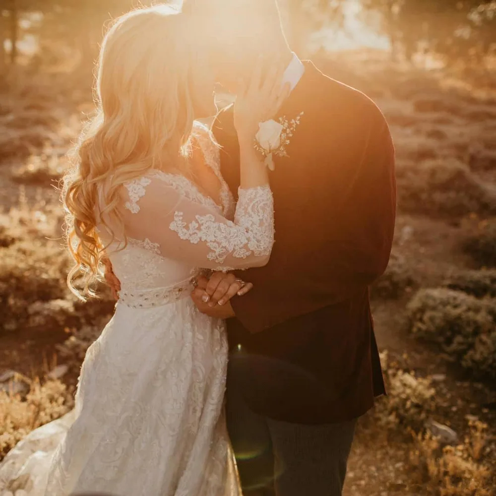 2018-plus-size-sheer-long-sleeves-lace-a-line-wedding-dresses-v-neck-applique-beaded-s   weep-train-wedding-bridal-gowns-robe-de-mariée-ba9591