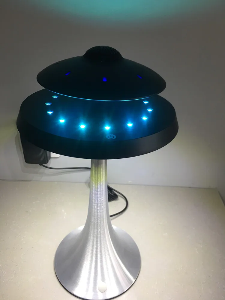 Магнитная подвеска левитирующая Светодиодная настольная лампа с Колонка в виде НЛО bluetooth объемный звук BT динамик творческие подарки ночные огни