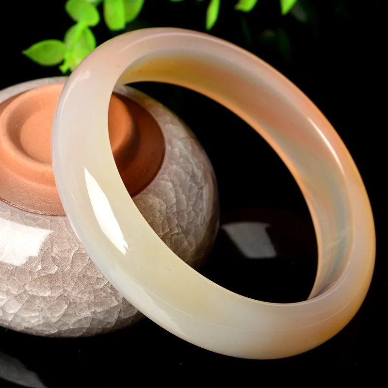 

Beautiful new spot new girlfriend birthday gift girl's mid-range thick natural light red jade meelin bracelet