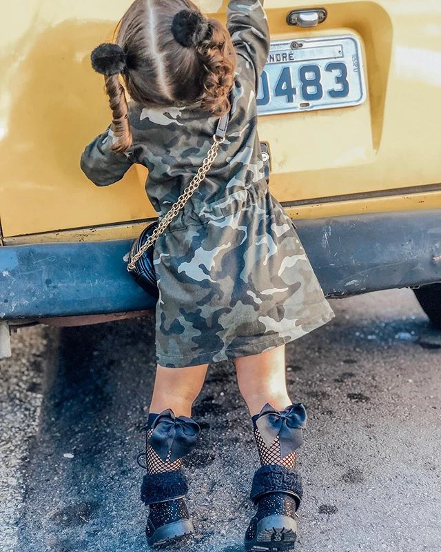 Детская одежда весна-осень с длинными рукавами для маленьких девочек Тренч с лацканами Повседневное камуфляжная куртка, пальто с поясом, с бантом, верхняя одежда От 1 до 6 лет