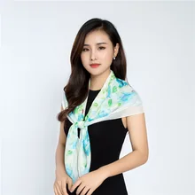 Элегантное маленькое квадратное полотенце в Корейском стиле на весну и осень, шелковые шарфы, Женская деловая Гибкая отделка, шейный платок с цветочным узором