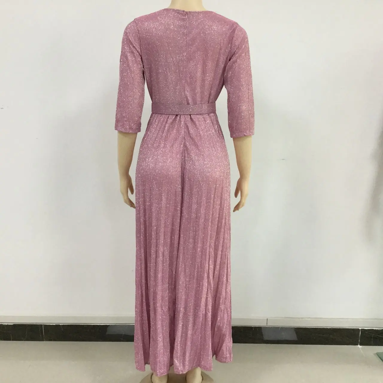 Женское длинное платье со светоотражающими вставками элегантное осеннее