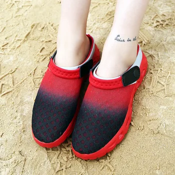 

Summer Crocse Men Gradation Sandals Hole Shoes Male Clogs Casual Shoes Outdoor Beach Breathable Flip Flops Fashion Men Sandals