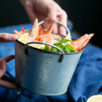 

Minimalist Metal Iron Round Storage Basket Scandinavian Nordic Retro Desktop Food Storage Basket Bucket Organizer for Home Decor