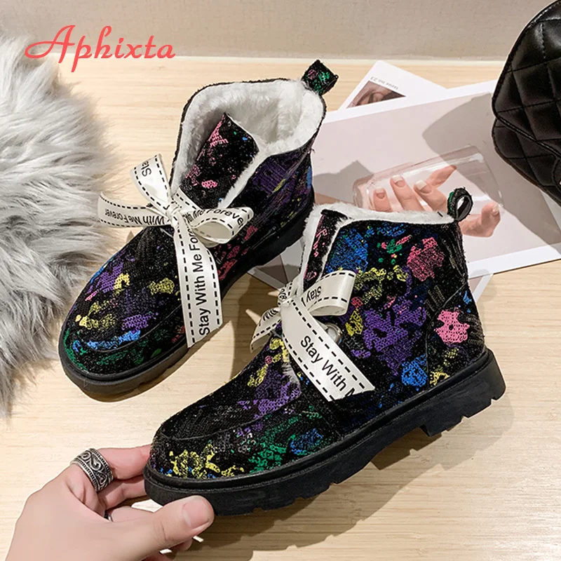 Aphixta/яркие зимние ботинки; женская обувь; теплая камуфляжная обувь с буквенным принтом и бантом; женские ботильоны; chaussures femme - Цвет: Black