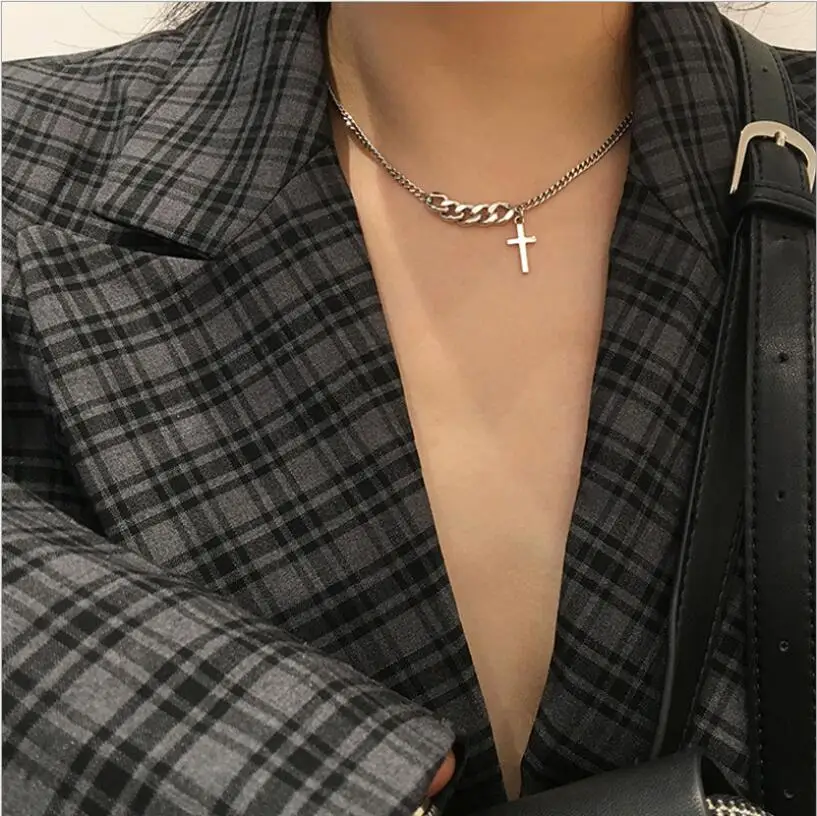 Женское ожерелье с подвеской-крестом золотого Вечерние | Украшения и аксессуары