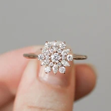 

Foydjew New Creative Diamond-studded Snowflake Rings European American Women's 14K Rose Gold Plated Artificial Diamond Ring