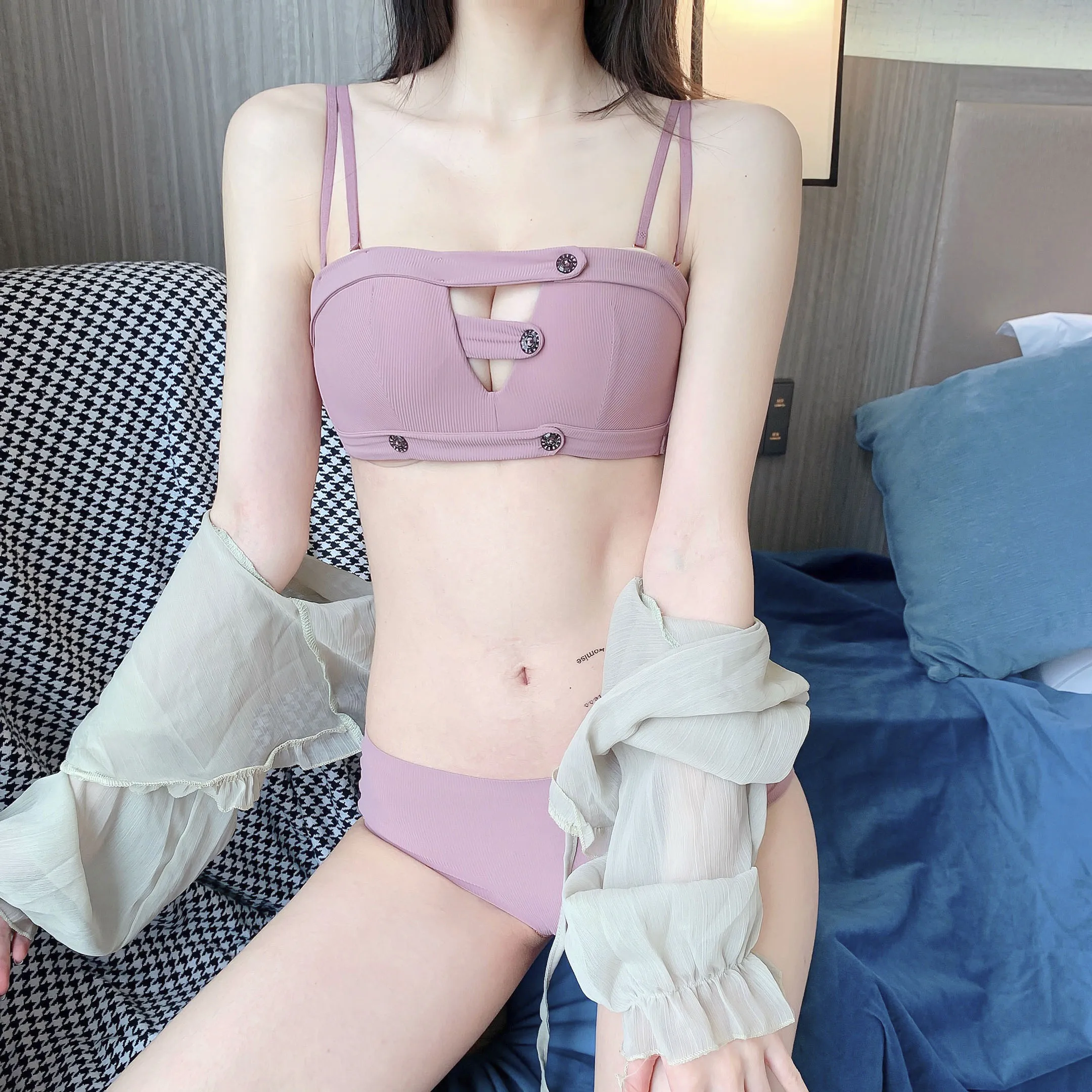 

Detachable shoulder strap, double bra button decoration, new underwear set lining is very soft and comfortable