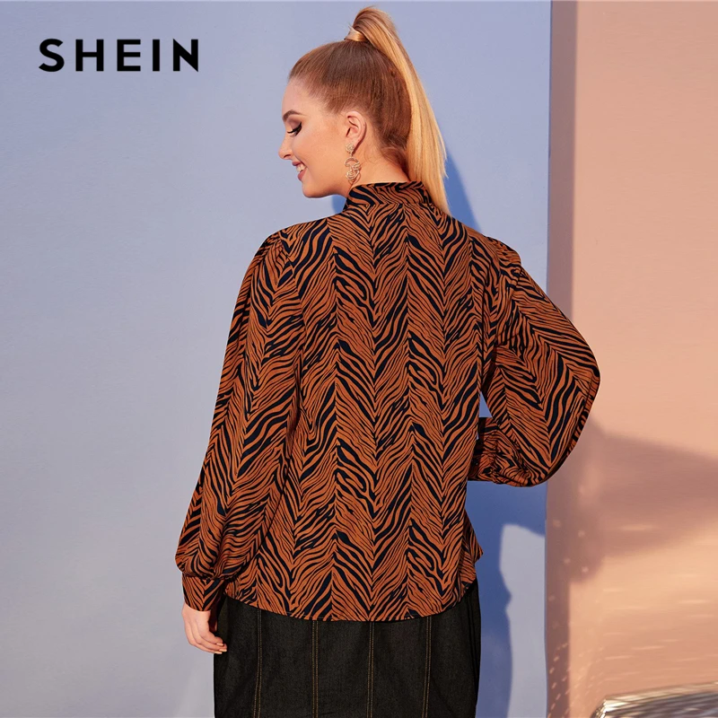 SHEIN Плюс Размер Многоцветный тигр кожи печати галстук шеи Блузка Топ для женщин осень Бишоп рукав элегантный офис леди плюс блузки
