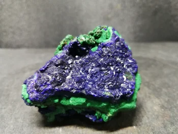 

107.8gNatural blue copper malachite is closely associated with each other
