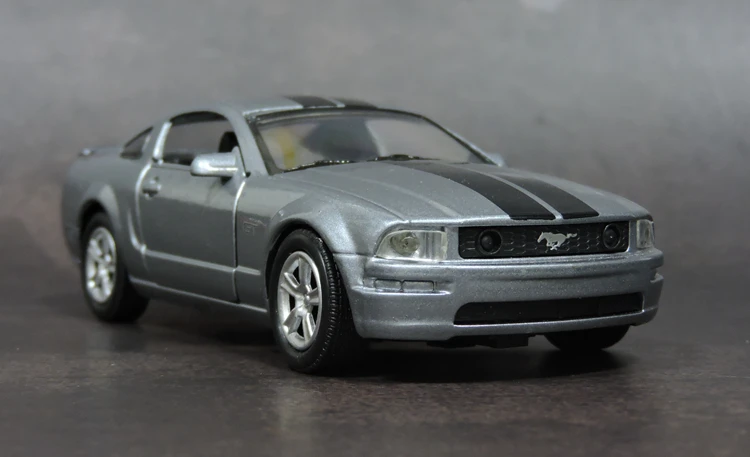 1/32 специальный литой металлический мускульный автомобиль Mustang GT 2005 домашний дисплей коллекция моделей игрушек для детей