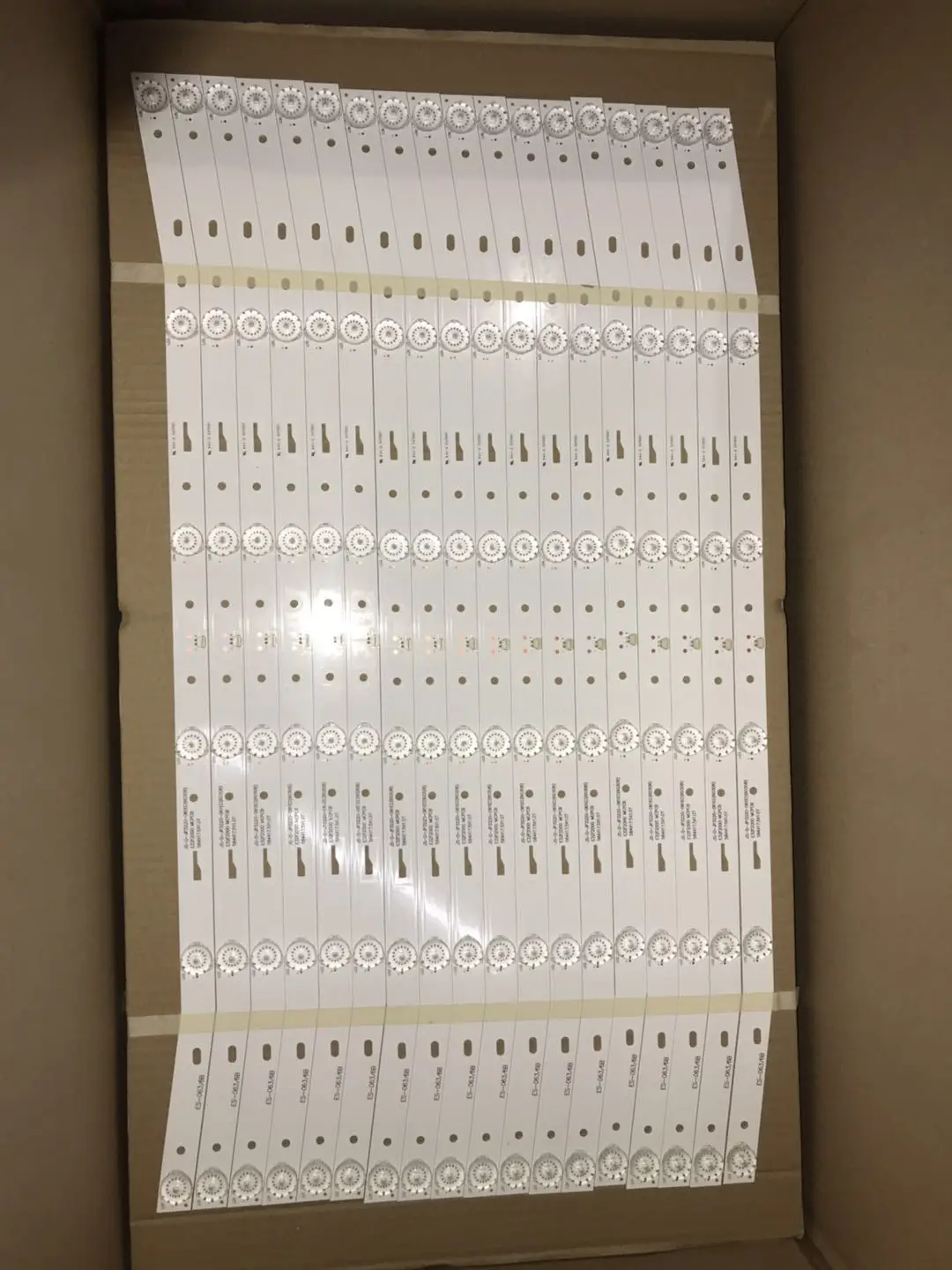 40pcs/with double glue New and original quality For LED Backlight Strip JS-D-JP3220-061EC XS-D-JP3220-061EC E32F2000 MCPCB